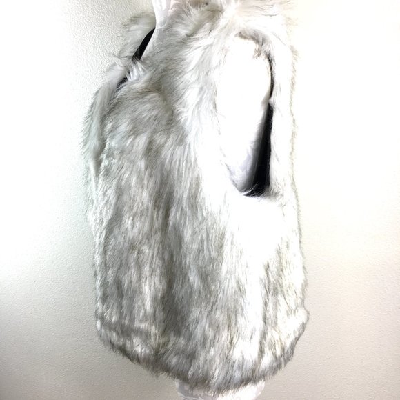 MOSSIMO Faux Fur white grey Plush Vest NWOT - Picture 2 of 13